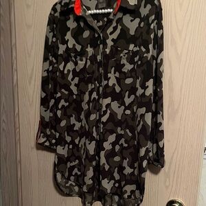 Peter Nygard Black and Gray Camouflage Blouse
